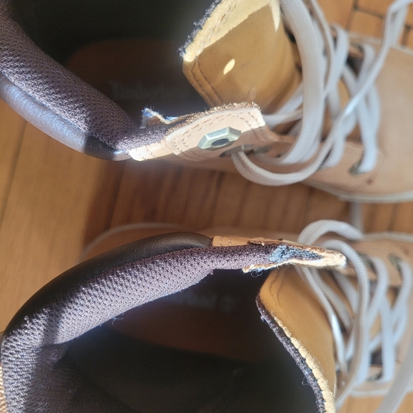Women Timberlands. Size 7. Tan and Brown. Used-Great condition. Worn only a 3x. - Picture 2 of 5